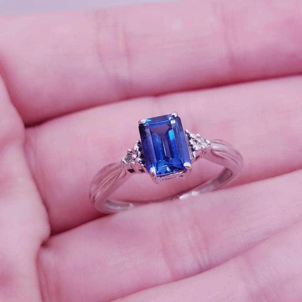 10k White Gold Blue Sapphire Ring